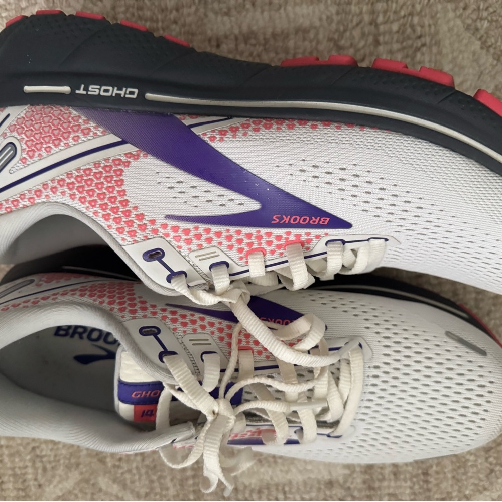 Brooks White and Purple Athletic Shoes with Breathable Mesh